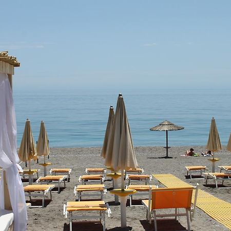 La Terrazza Sul Mare Apartamento Letoianni Exterior foto