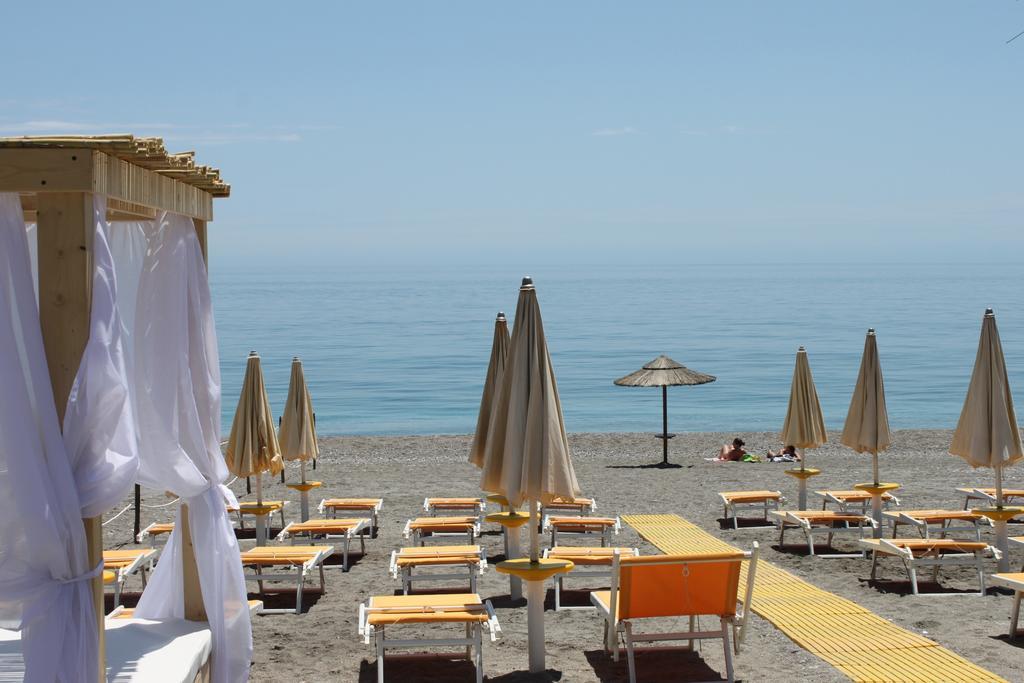 La Terrazza Sul Mare Apartamento Letoianni Exterior foto